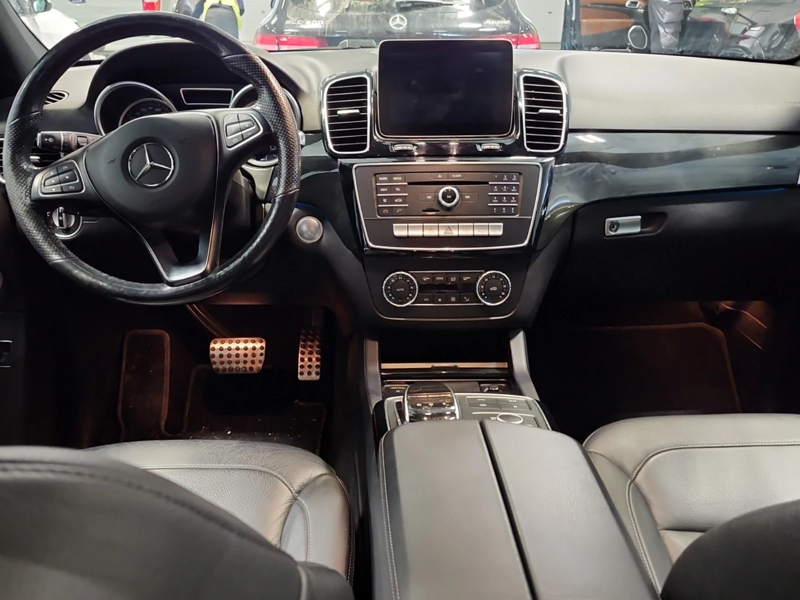 Mercedes-Benz GLE 43 AMG * * CARFAX * * АВТО КРЕДИТ * * , снимка 9 - Автомобили и джипове - 54034516