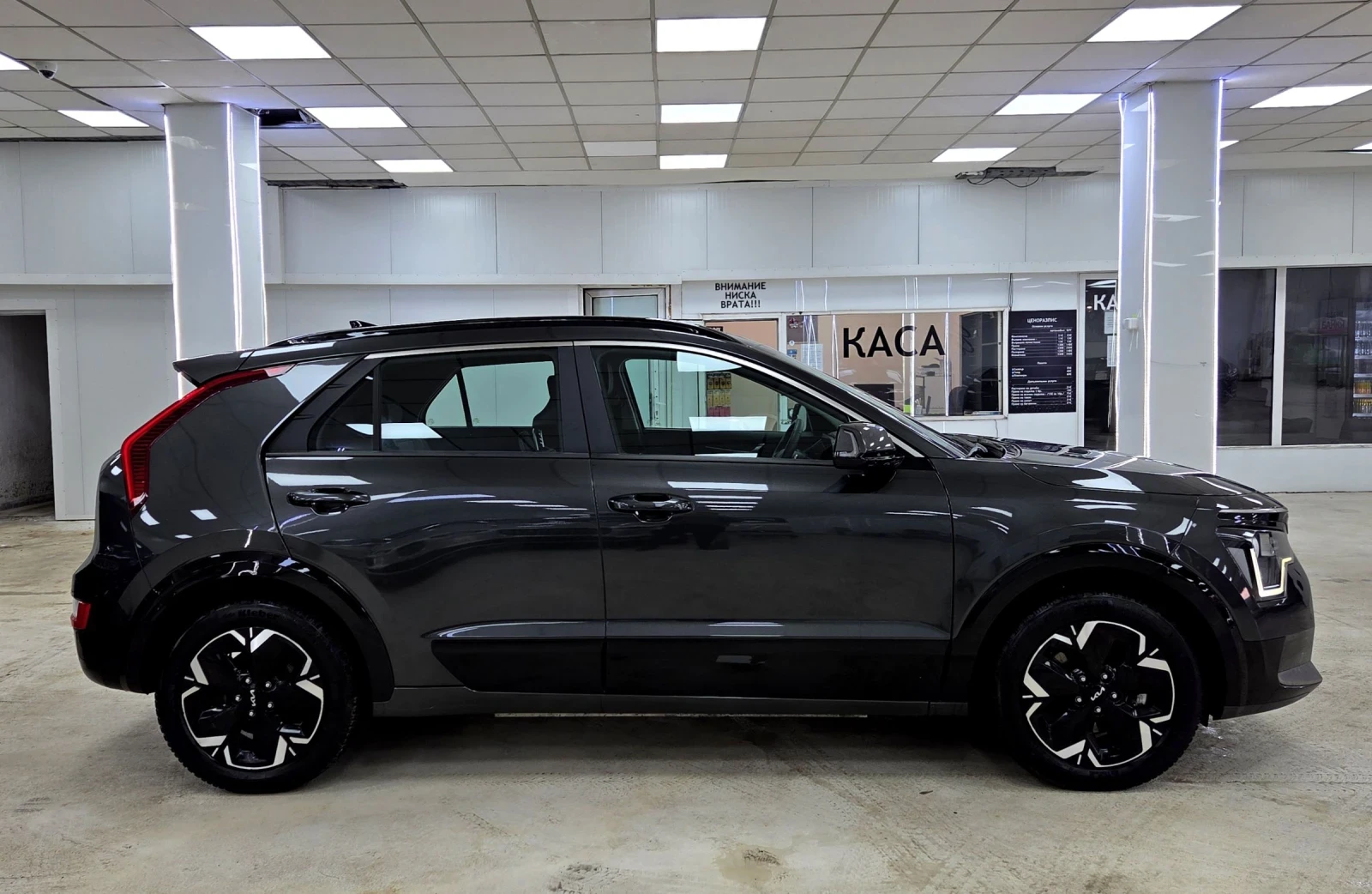 Kia Niro 64KWh/СЕРВИЗНА ИСТОРИЯ, снимка 2 - Автомобили и джипове - 54195872