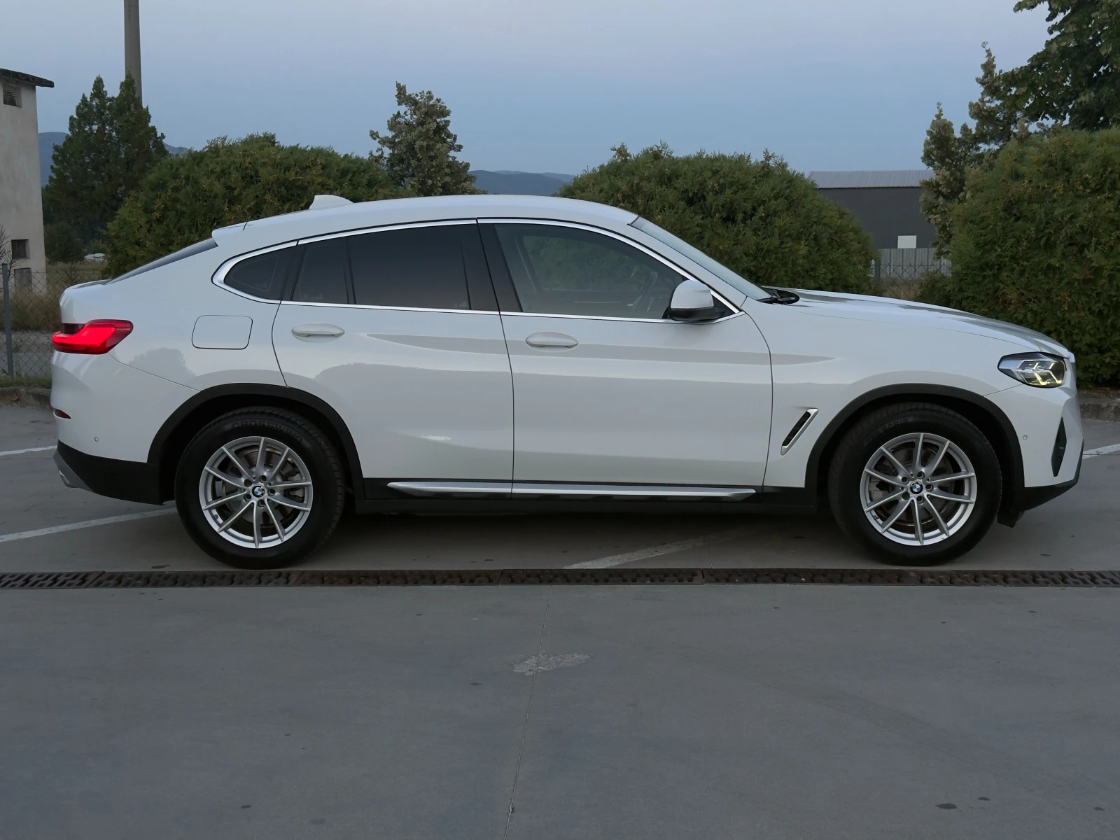 BMW X4 2.0D 4х4/Hybrid/Face/Нави/Камера/Собствен лизинг, снимка 3 - Автомобили и джипове - 56334411