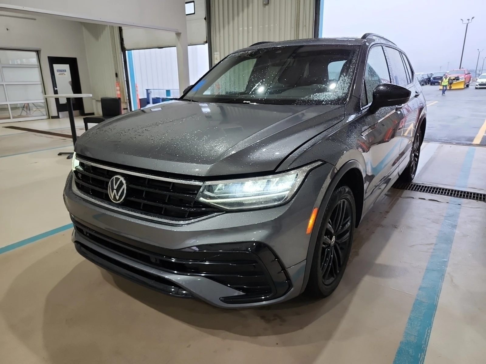VW Tiguan Comfortline R-line Black Edition / АВТОКРЕДИТ