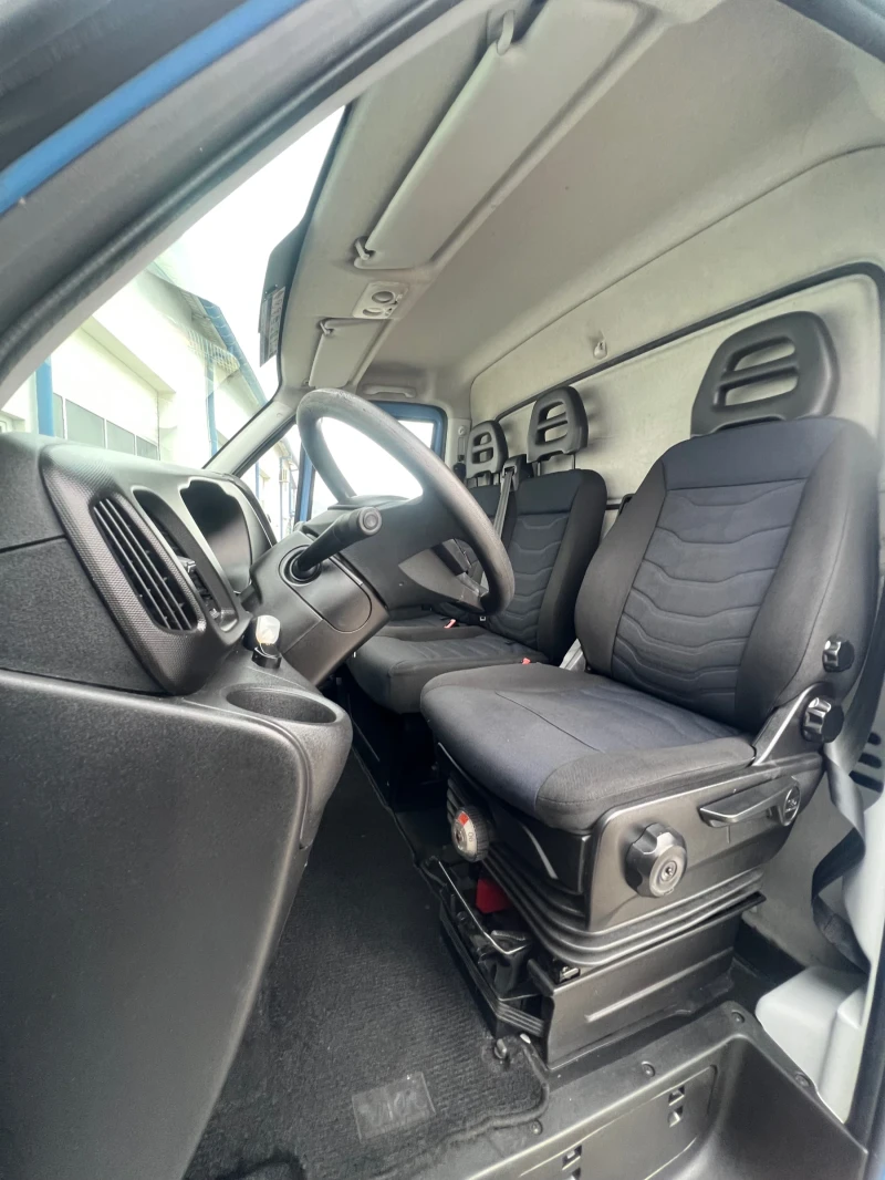 Iveco Daily Двойна гума / Б-категория / Падащ борд / AC, снимка 13 - Бусове и автобуси - 53005881