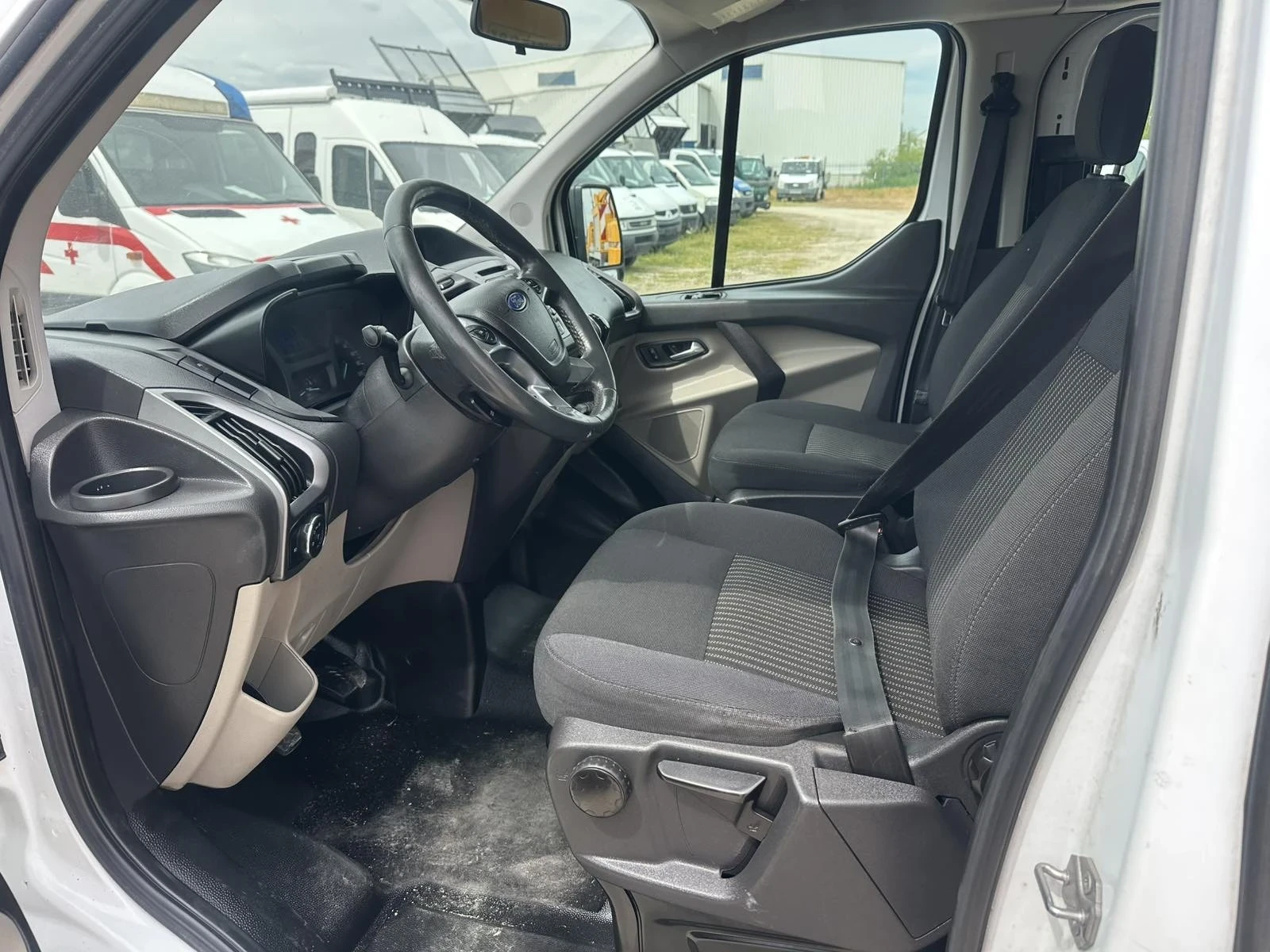 Ford Transit Custom, снимка 8 - Бусове и автобуси - 54478358