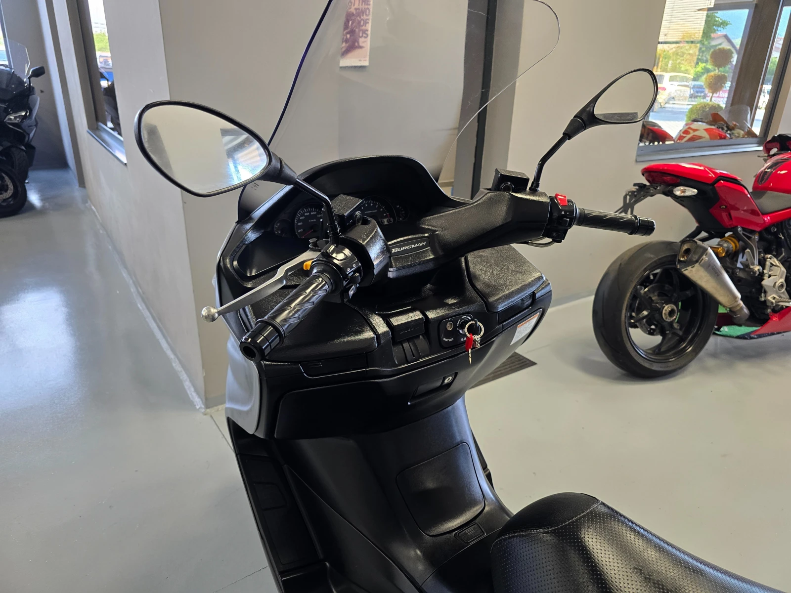 Suzuki Burgman 400ie, ABS, Facelift, Уникат-13000км.!, снимка 15 - Мотоциклети и мототехника - 55320141