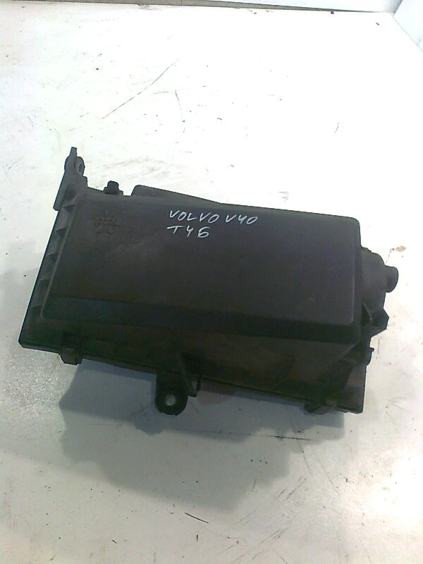 кутия въздушен филтър за Волво В40 2.0 турбо