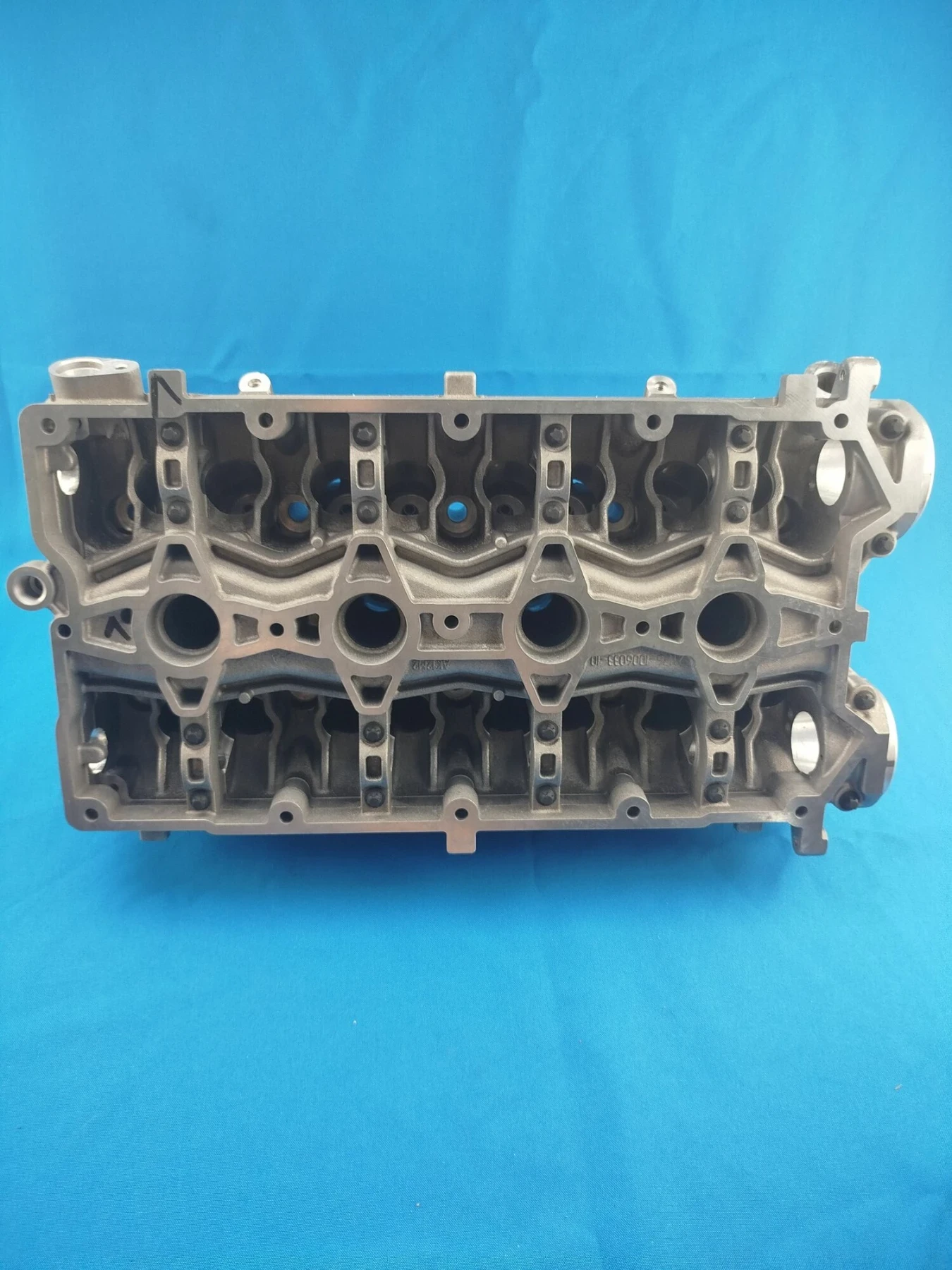 Лада Веста почти нова цилиндрова глава.