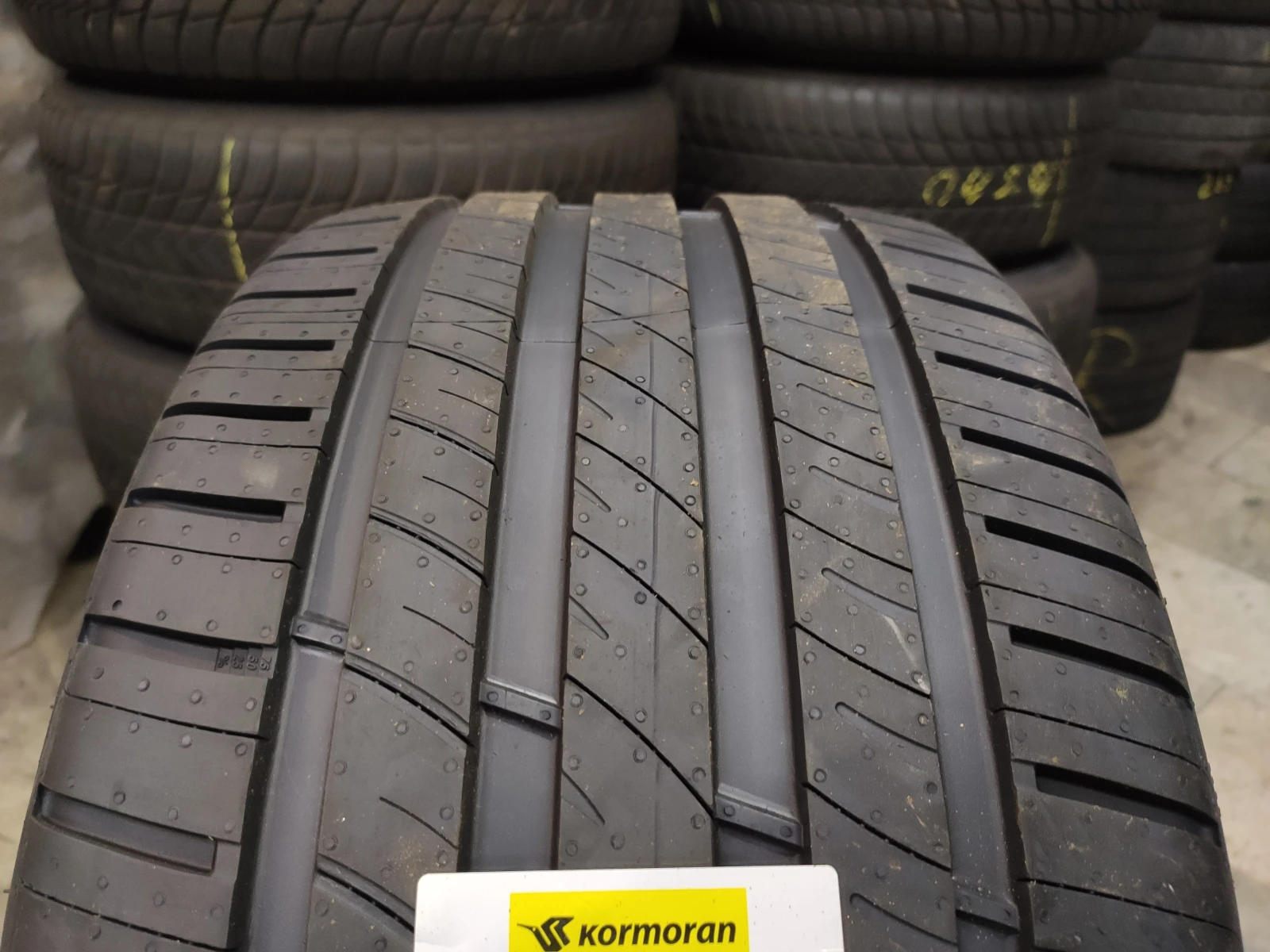 Гуми Летни 255/35R18