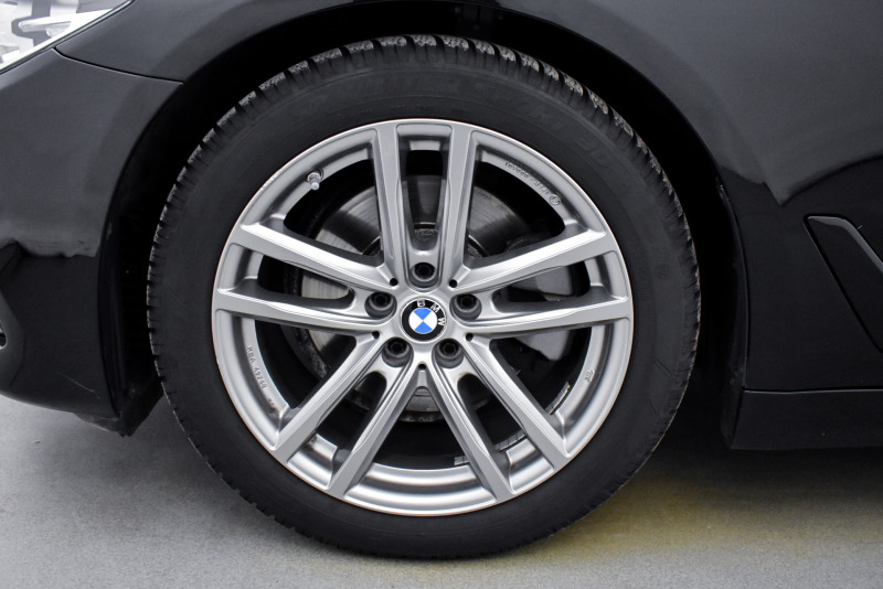 BMW 520 d Sport Line, снимка 6 - Автомобили и джипове - 45843274