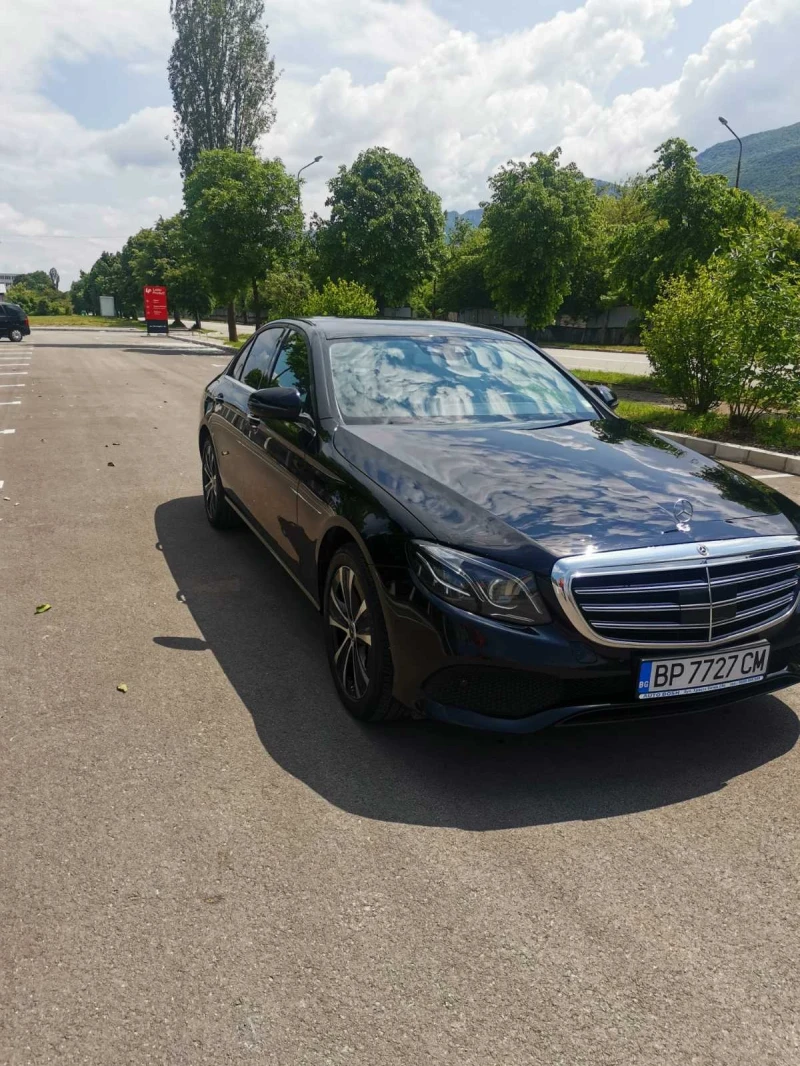 Mercedes-Benz E 220, снимка 3 - Автомобили и джипове - 46936556