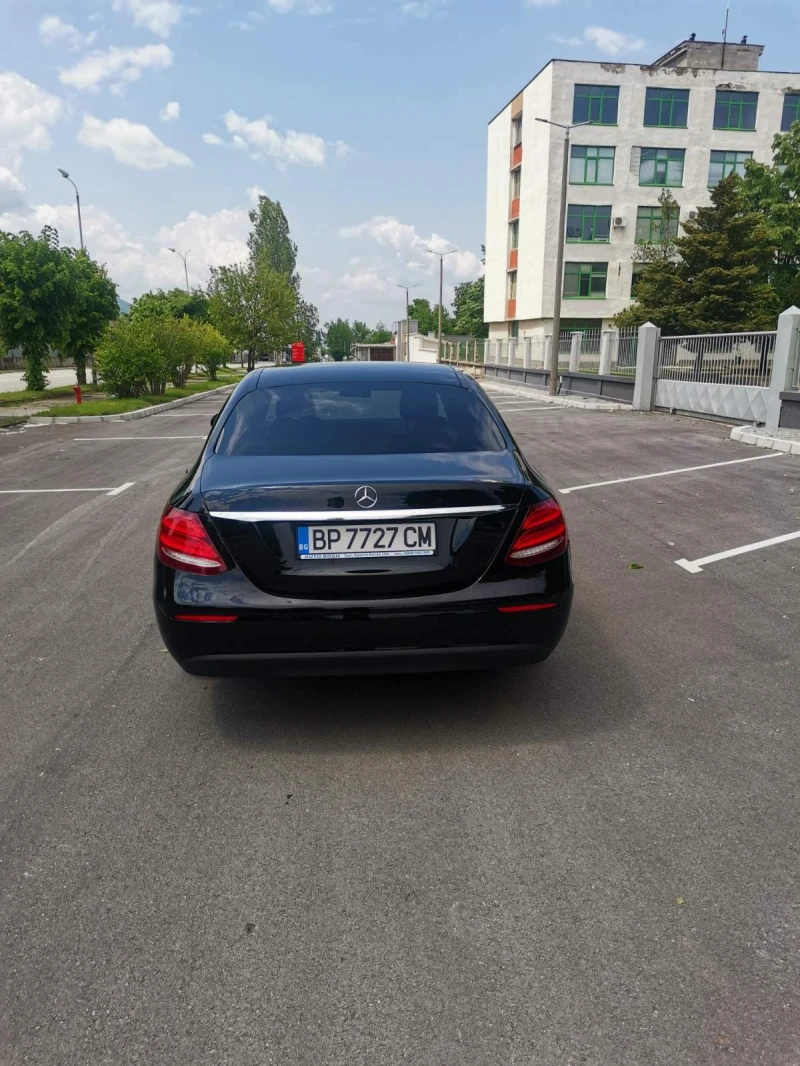 Mercedes-Benz E 220, снимка 10 - Автомобили и джипове - 46936556