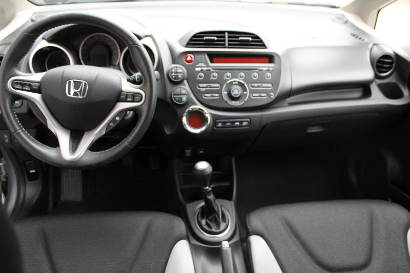 Honda Jazz 1.4 Si Facelift i-Vtec 9700 km !!, снимка 7 - Автомобили и джипове - 53038608