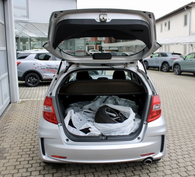 Honda Jazz 1.4 Si Facelift i-Vtec 9700 km !!, снимка 8 - Автомобили и джипове - 53038608