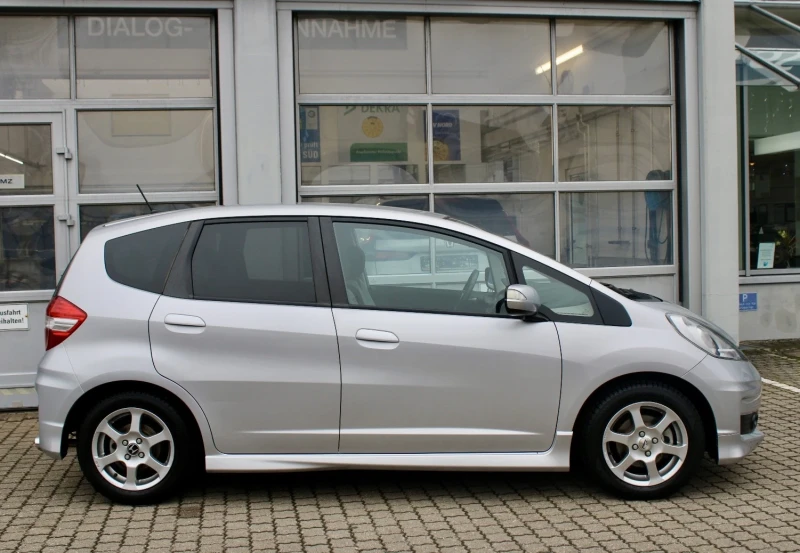 Honda Jazz 1.4 Si Facelift i-Vtec 9700 km !!, снимка 6 - Автомобили и джипове - 53038608