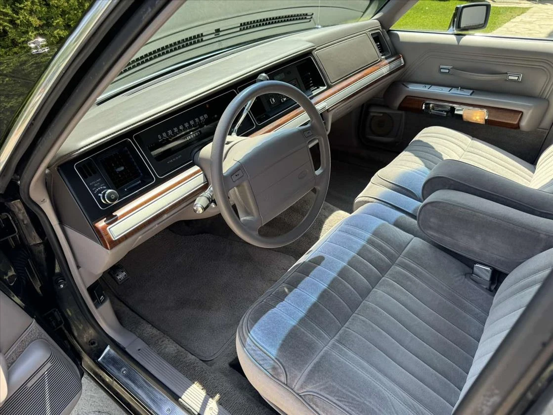 Ford Crown victoria LTD, снимка 10 - Автомобили и джипове - 54076404