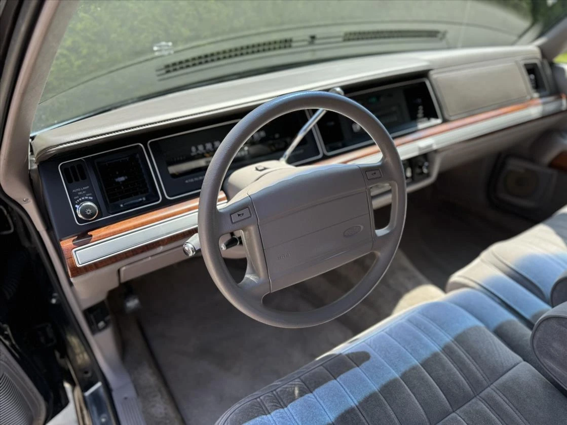 Ford Crown victoria LTD, снимка 11 - Автомобили и джипове - 54076404