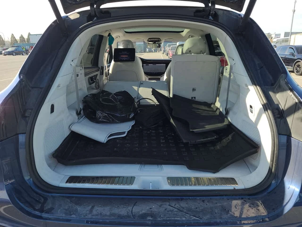 Mercedes-Benz EQS 580| BURMESTER| ОБДУХВАНЕ| HEAD-UP c AR| PANO| , снимка 15 - Автомобили и джипове - 54226841