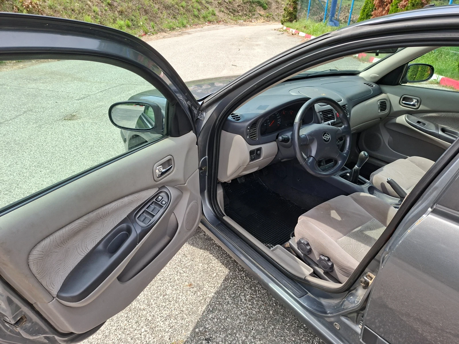 Nissan Almera 1.5, снимка 11 - Автомобили и джипове - 54924031
