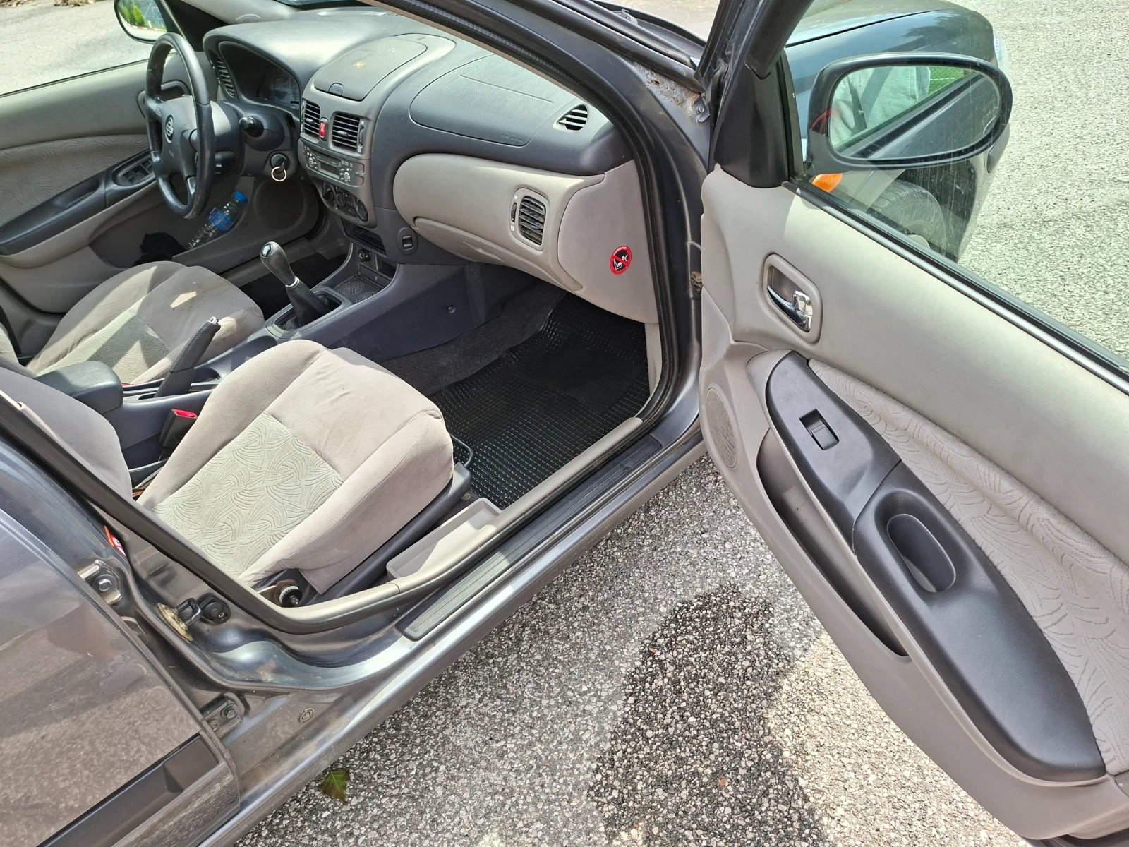 Nissan Almera 1.5, снимка 14 - Автомобили и джипове - 54924031