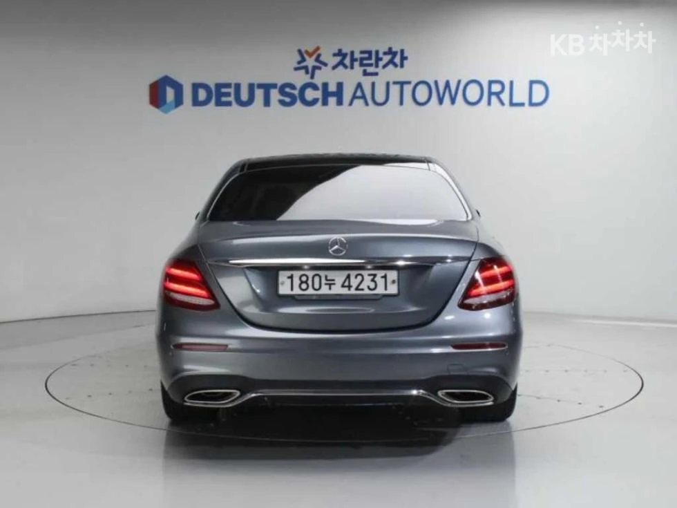 Mercedes-Benz E 350 4MATIC AMG LINE HEAD UP 360CAM PANORAMA BURMESTER, снимка 4 - Автомобили и джипове - 55593370