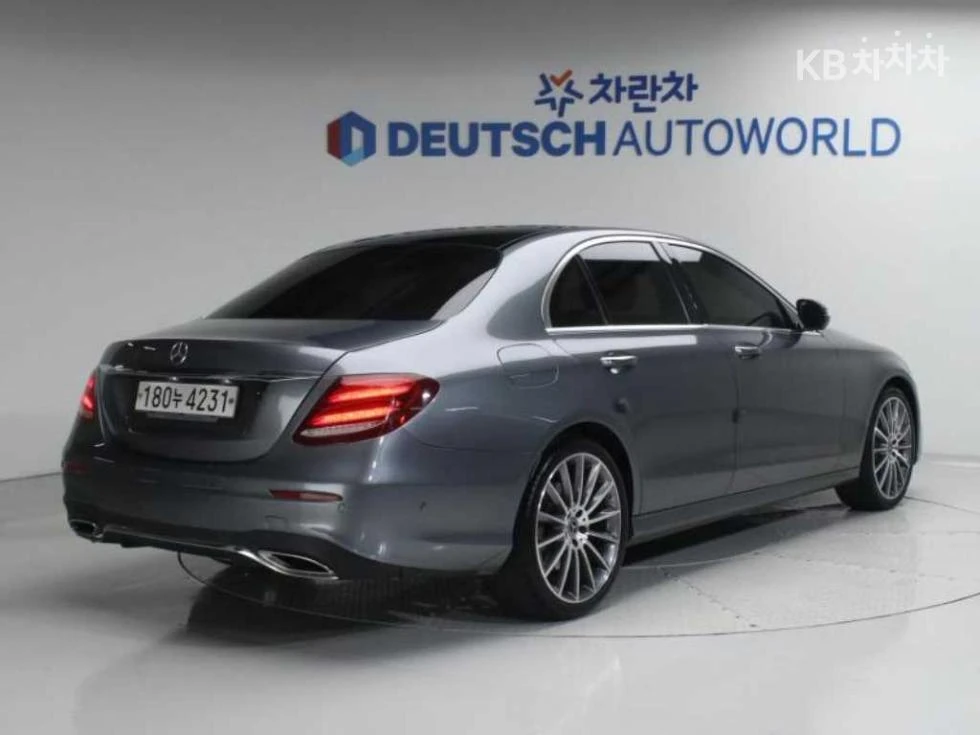 Mercedes-Benz E 350 4MATIC AMG LINE HEAD UP 360CAM PANORAMA BURMESTER, снимка 2 - Автомобили и джипове - 55593370
