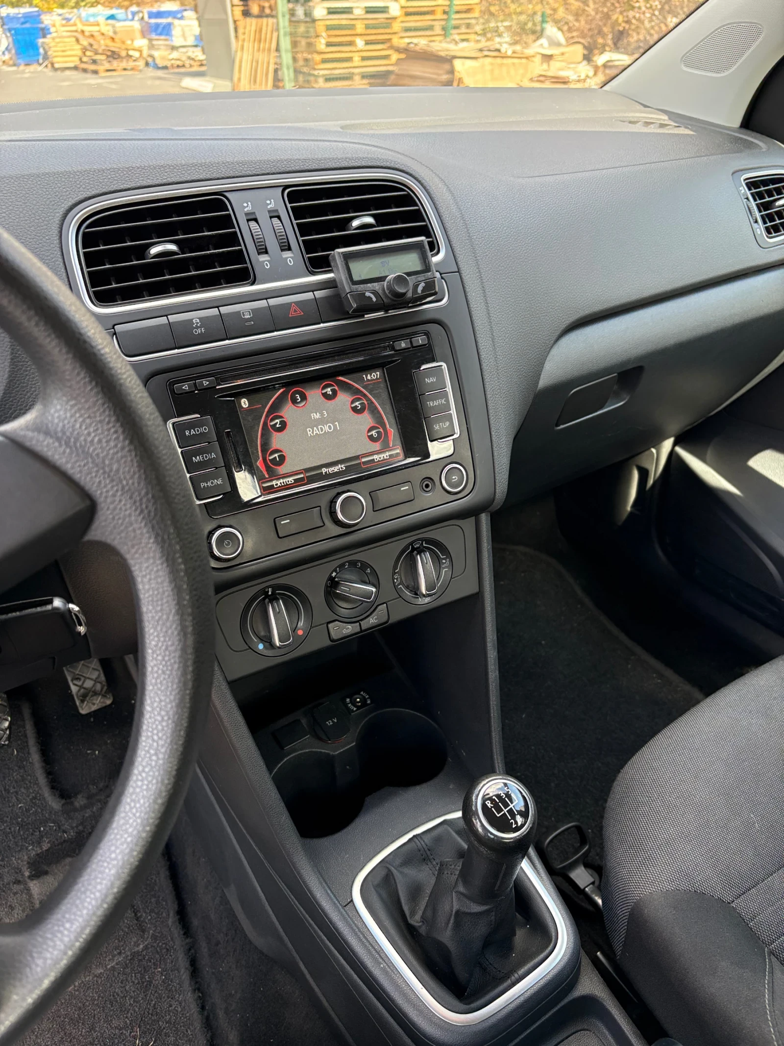 VW Polo 6R, снимка 8 - Автомобили и джипове - 56244203