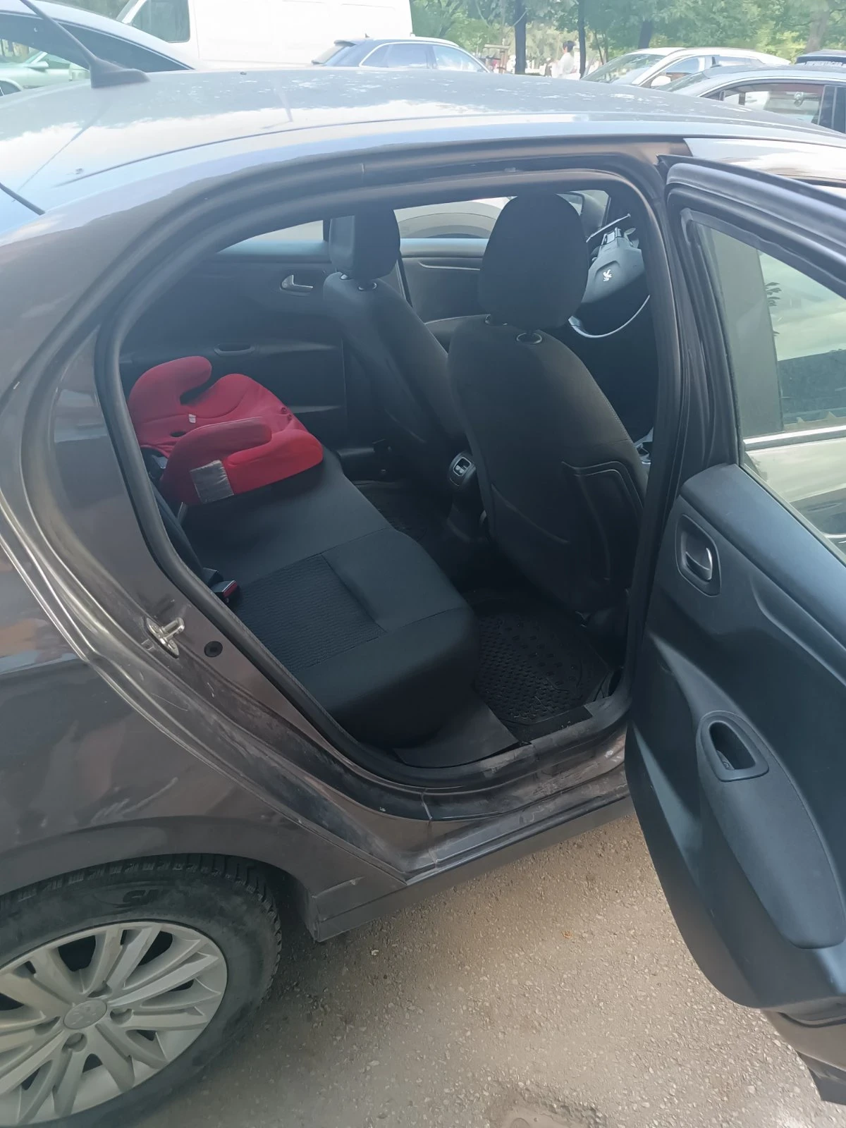 Peugeot 301 1.6, снимка 11 - Автомобили и джипове - 56523842