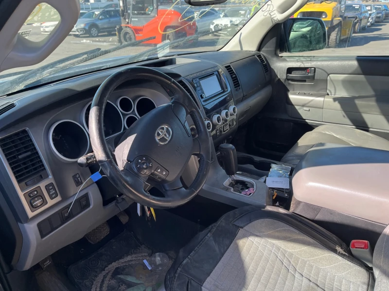 Toyota Sequoia SR5, снимка 4 - Автомобили и джипове - 48384080