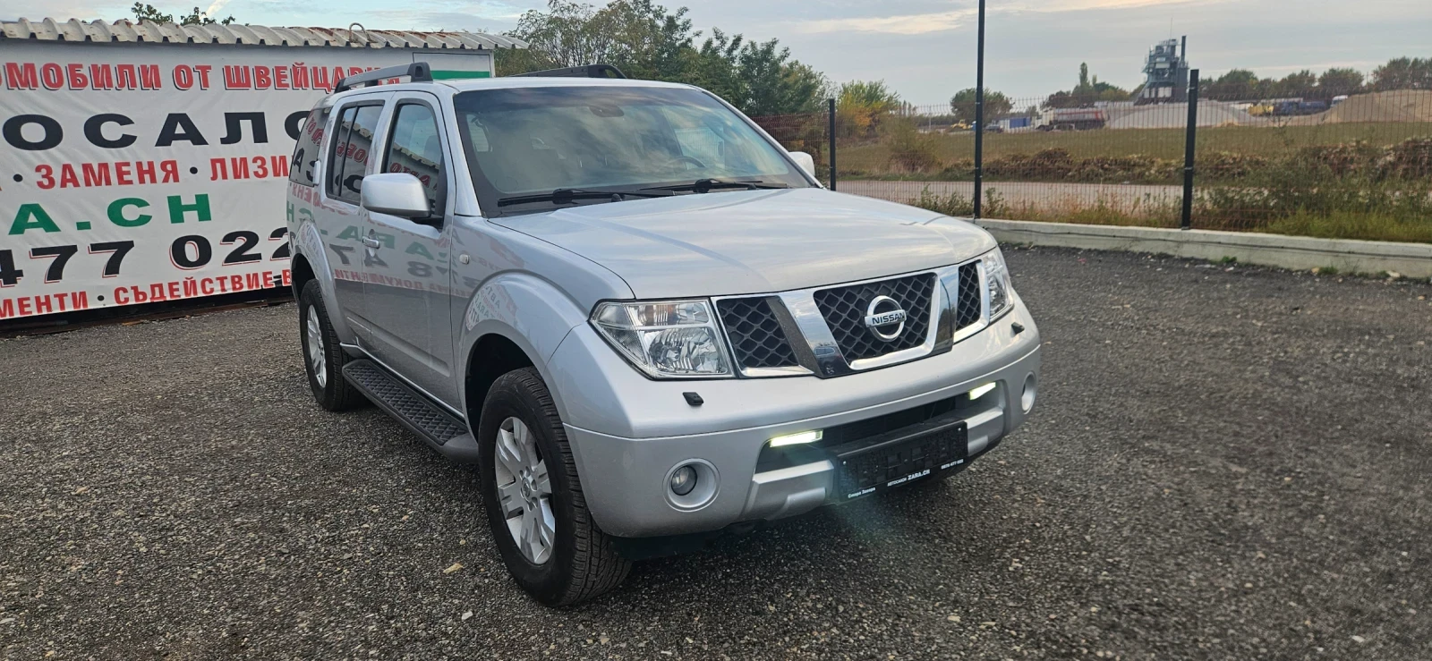 Nissan Pathfinder 2.5DCI 6+ 1 Швейцария  | Mobile.bg — изображение 1