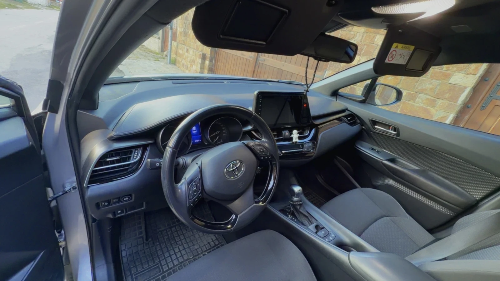 Toyota C-HR 1.8 Hybrid CVT LPG | Mobile.bg � ����������� 10