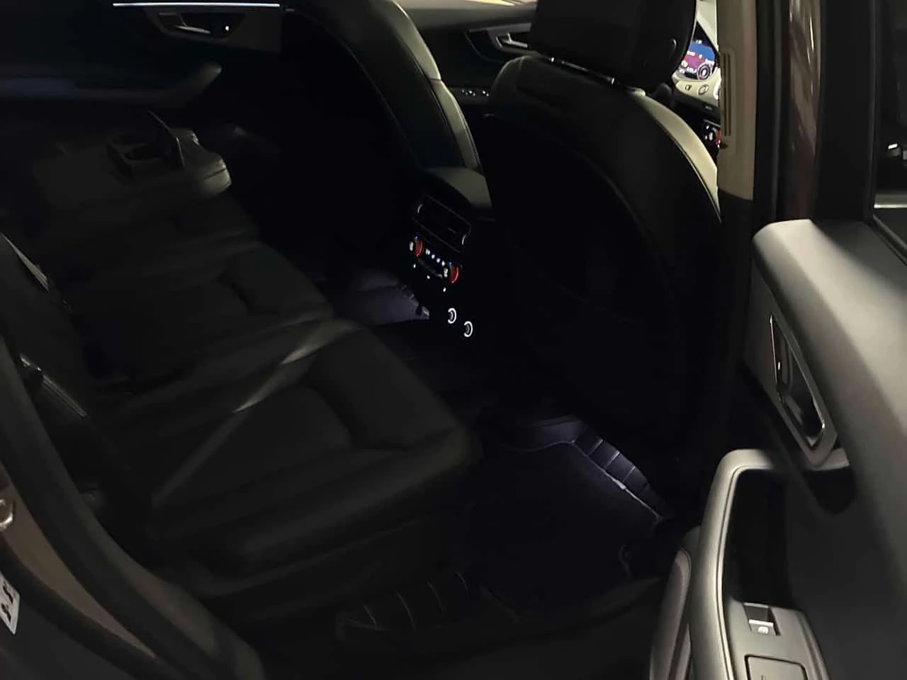 Audi Q7 * Progressiv * CARFAX * ОПЦИЯ ЗА ФИНАНСИРАНЕ , снимка 14 - Автомобили и джипове - 55303595