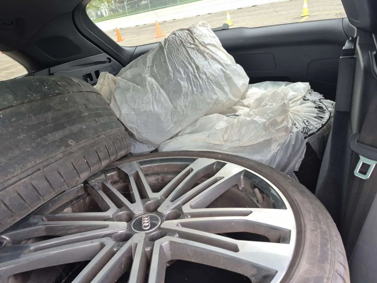 Audi SQ5  PRESTIGE / ДИСТРОНИК / 360 / + ДЖАНТИ            , снимка 14 - Автомобили и джипове - 55402638