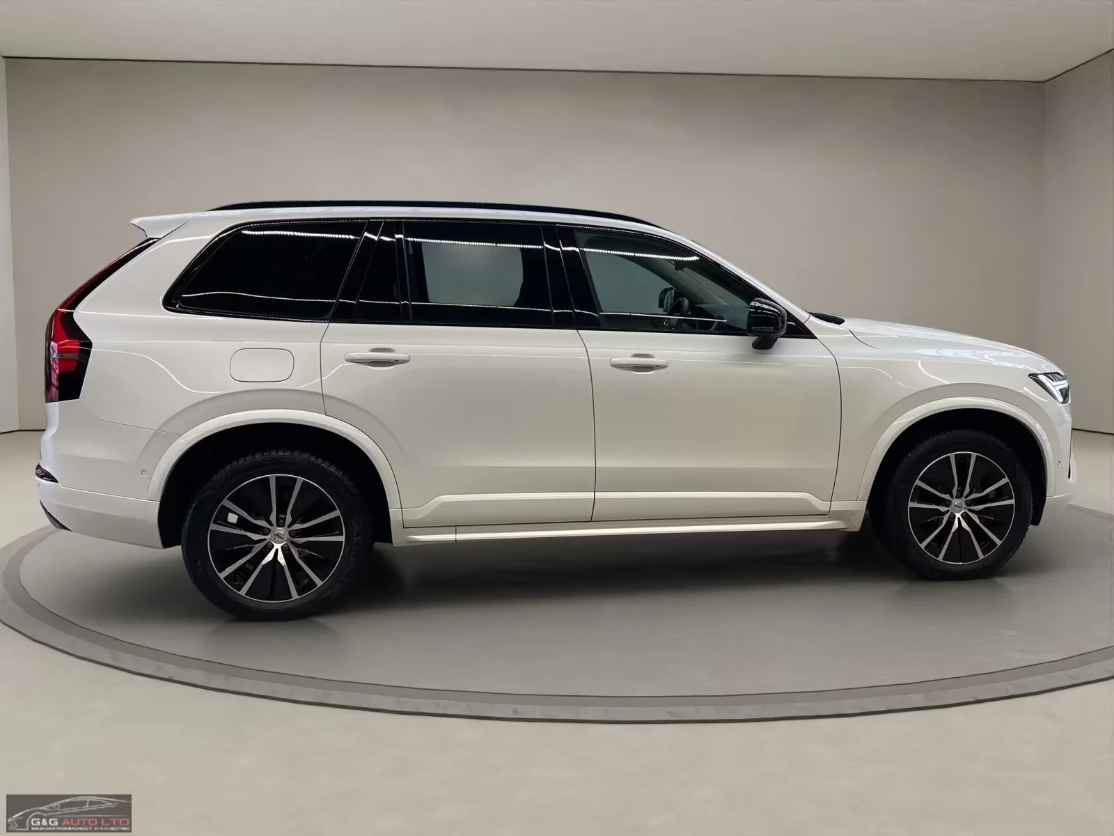 Volvo Xc90 PHEV/445HP/7S/PLUS-DARK/AWD/PANO/360/MEMO/H&K/623q, снимка 4 - Автомобили и джипове - 55737559
