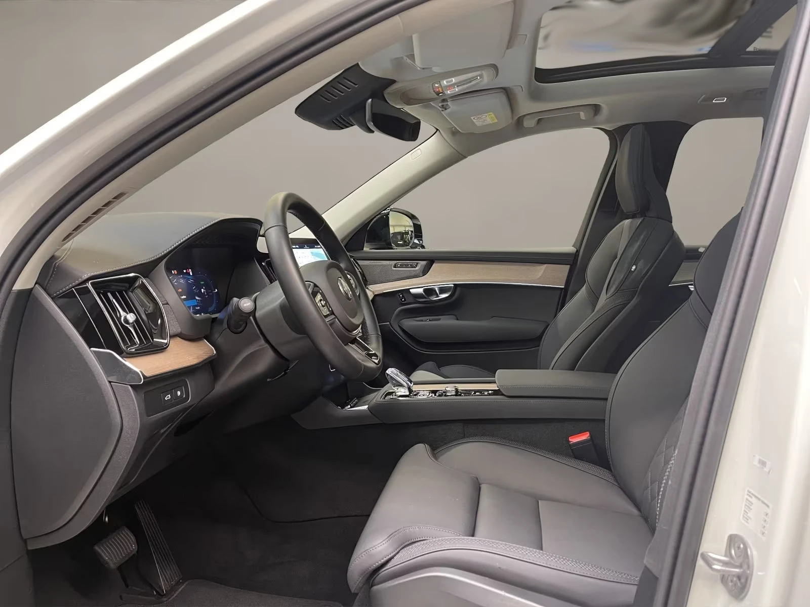 Volvo Xc90 PHEV/445HP/7S/PLUS-DARK/AWD/PANO/360/MEMO/H&K/623q, снимка 6 - Автомобили и джипове - 55737559