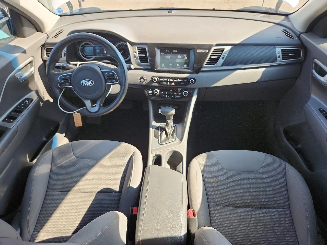 Kia Niro 1.6l Lx, снимка 8 - Автомобили и джипове - 56664255