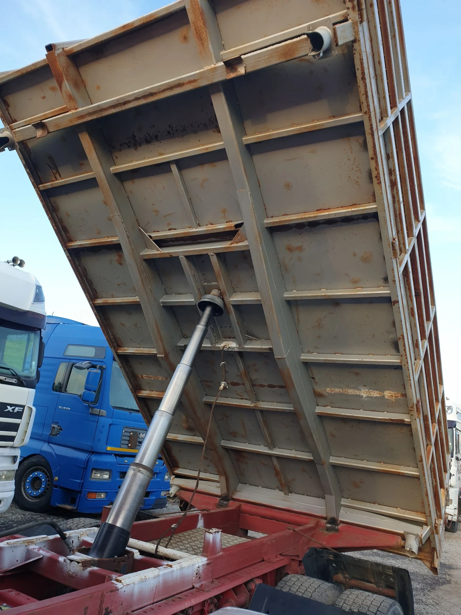 Daf Xf 95.380 ТРИСТРАНЕН САМОСВАЛ  - изображение 4