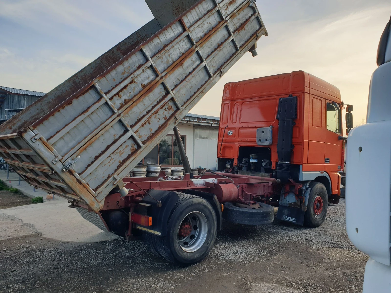 Daf Xf 95.380 ТРИСТРАНЕН САМОСВАЛ  - изображение 7
