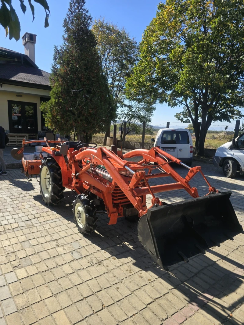 Трактор Kubota L1 22