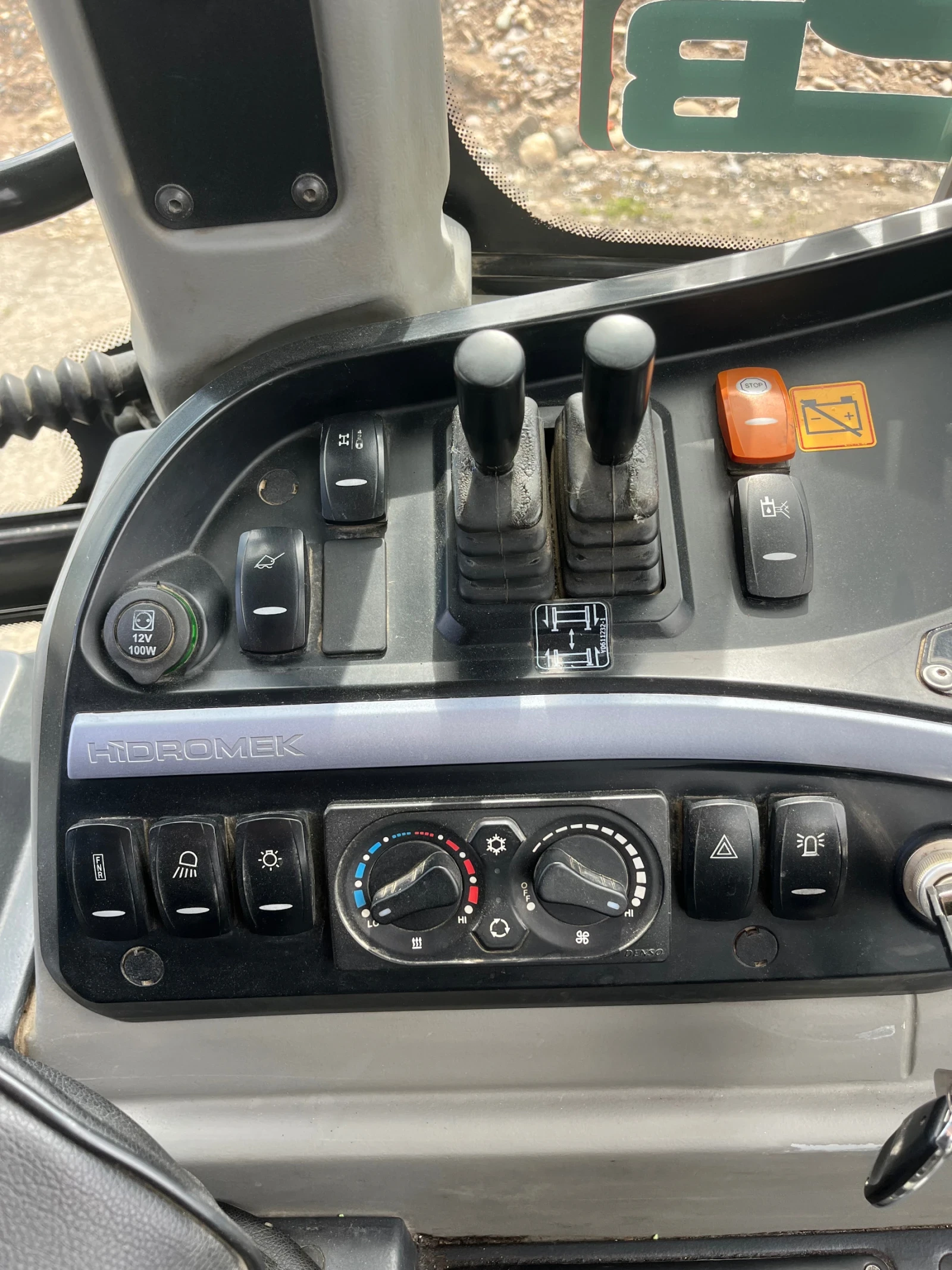 Багер Hidromek 102B, снимка 10 - Индустриална техника - 54598514