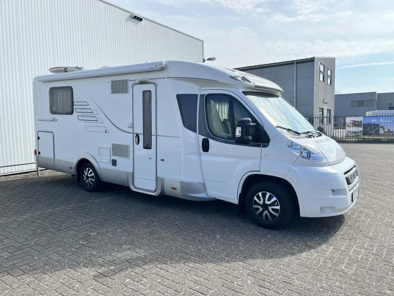 Кемпер HYMER / ERIBA T 647 CL, снимка 2 - Каравани и кемпери - 53149935