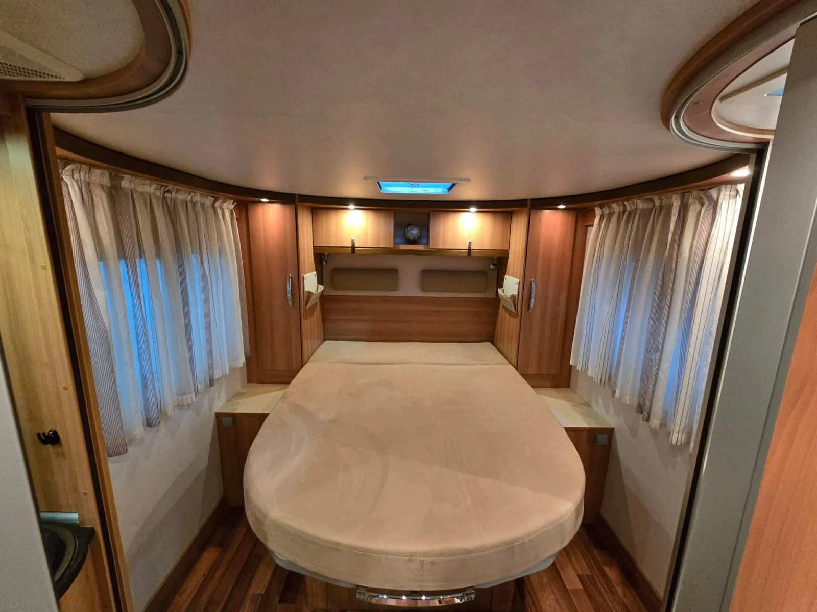 Кемпер HYMER / ERIBA T 647 CL - изображение 6