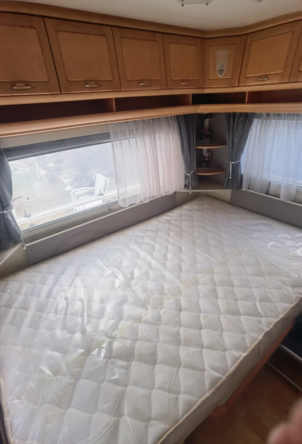Каравана Hobby Prestige 560, снимка 8 - Каравани и кемпери - 56260498