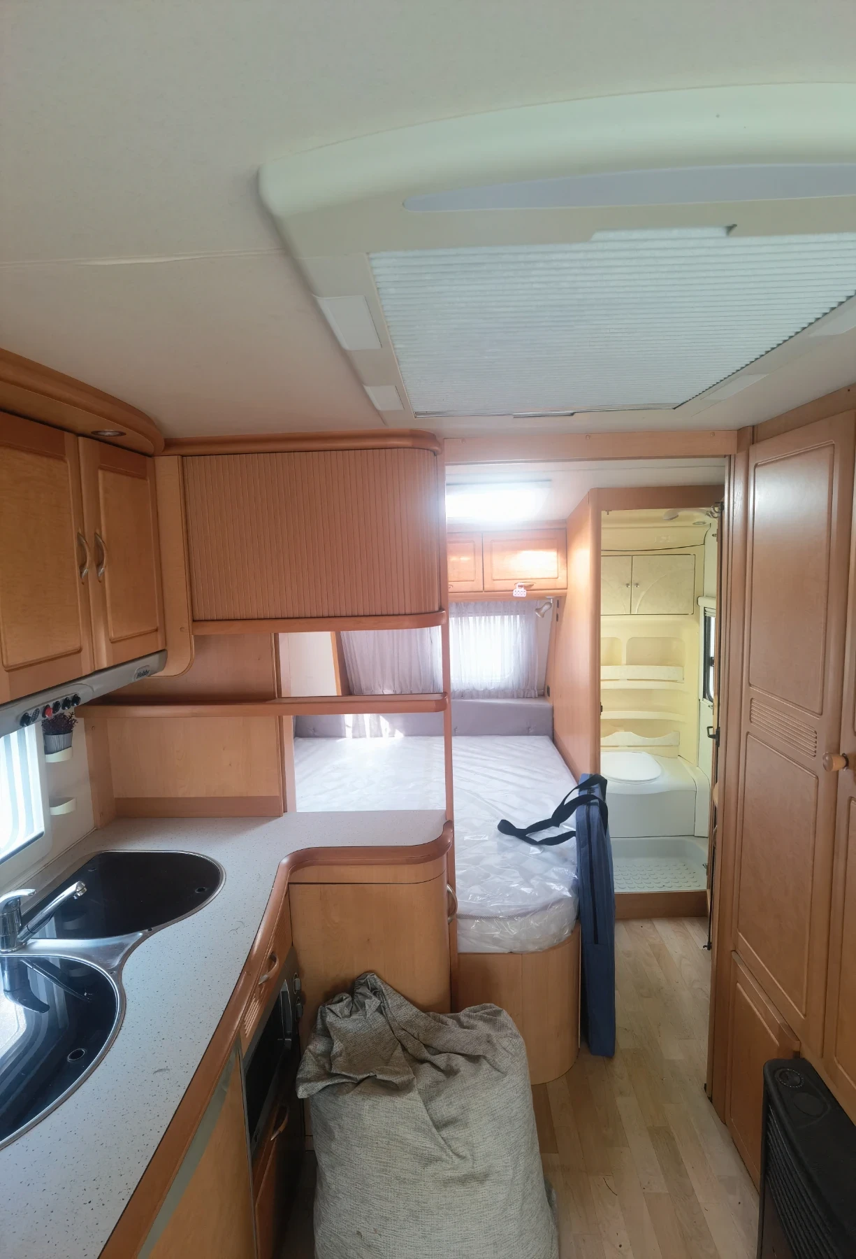 Каравана Hobby Prestige 560, снимка 4 - Каравани и кемпери - 56260498