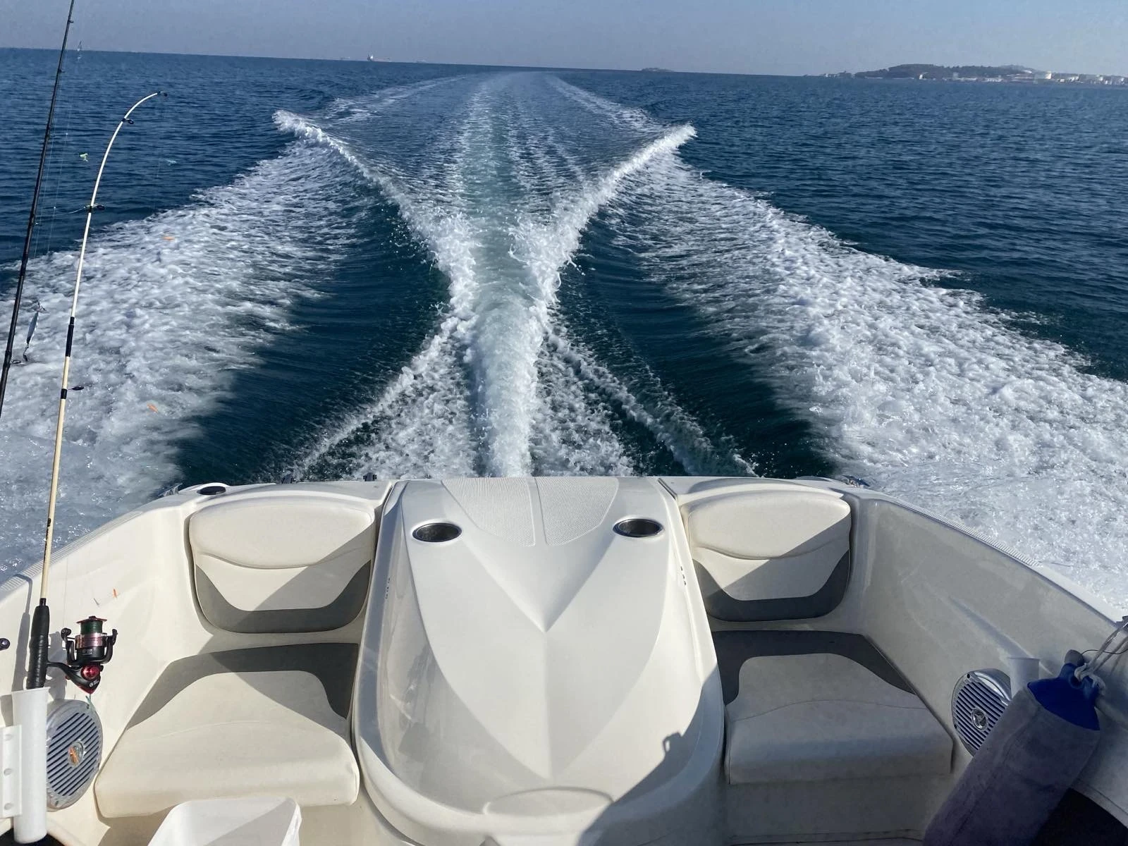 Моторна яхта Bayliner 175 - изображение 6