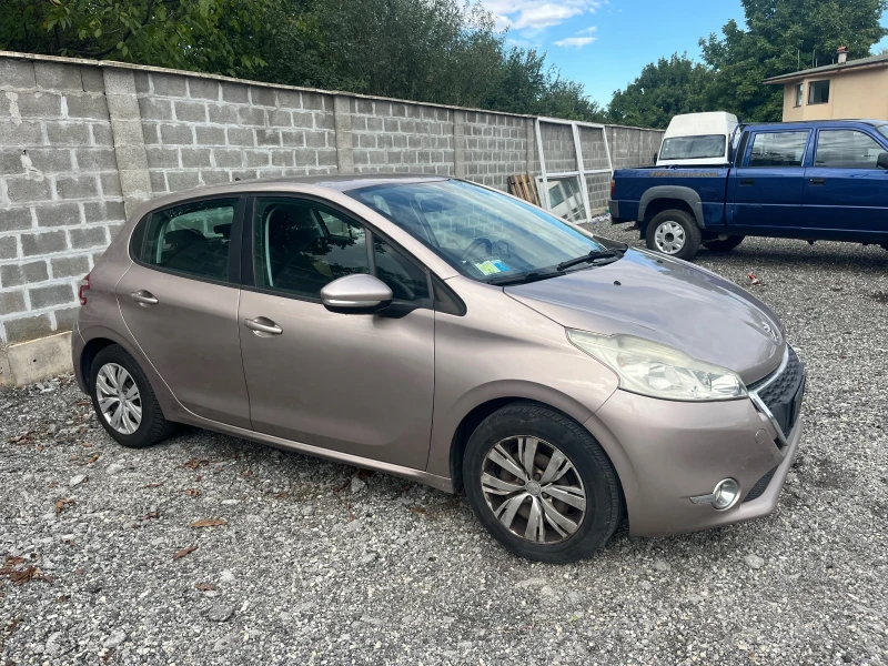 Peugeot 208 1.2 i, снимка 2 - Автомобили и джипове - 47269570