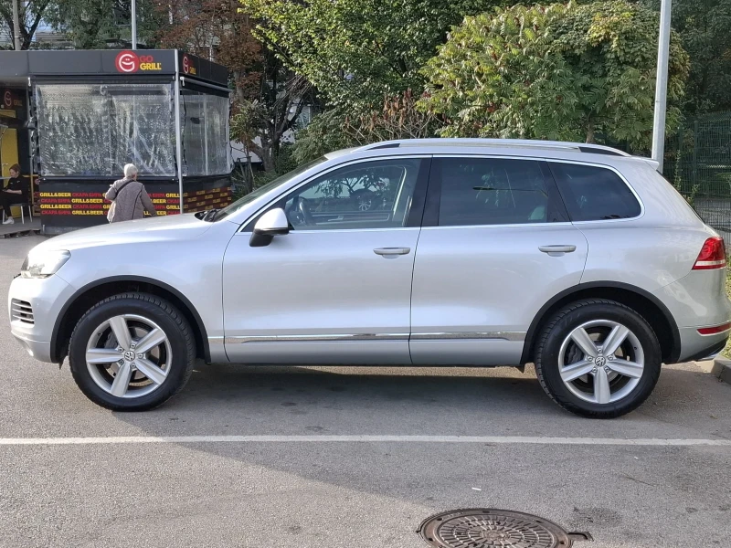 VW Touareg Обслужена! ТОП!!!, снимка 4 - Автомобили и джипове - 47513270