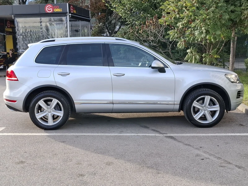 VW Touareg Обслужена! ТОП!!!, снимка 7 - Автомобили и джипове - 47513270