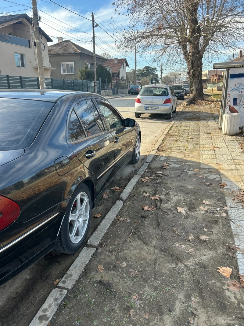 Mercedes-Benz E 270 Авангард, снимка 5 - Автомобили и джипове - 48523244