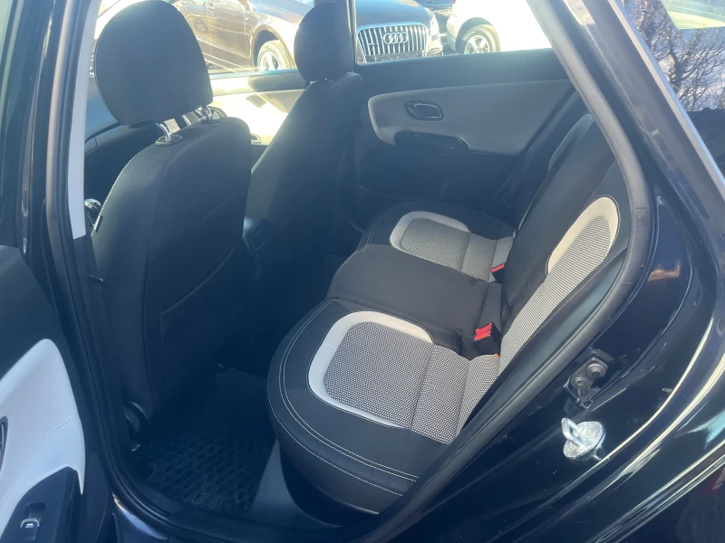 Kia Ceed 1.6i 135hp Euro6b Швейцария, снимка 11 - Автомобили и джипове - 52553527