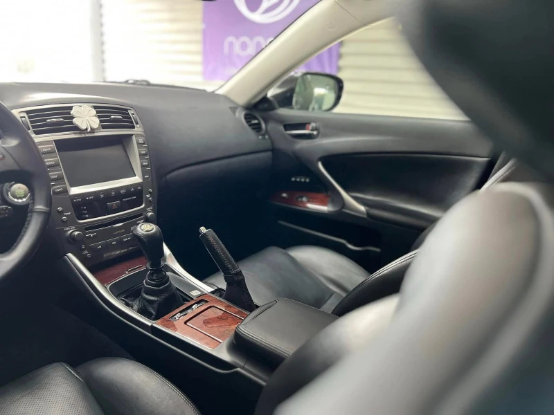Lexus IS 220d 220d, снимка 10 - Автомобили и джипове - 52616115