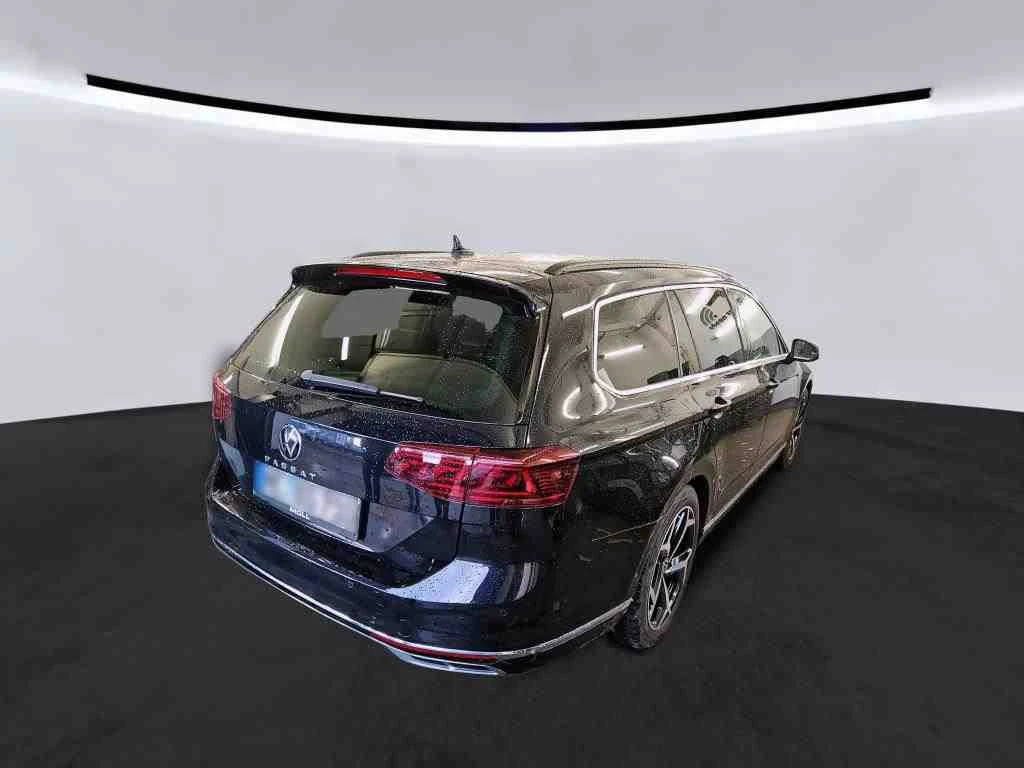 VW Passat 2.0 TDI R-Line Sportpaket DCC 200 коня - изображение 2