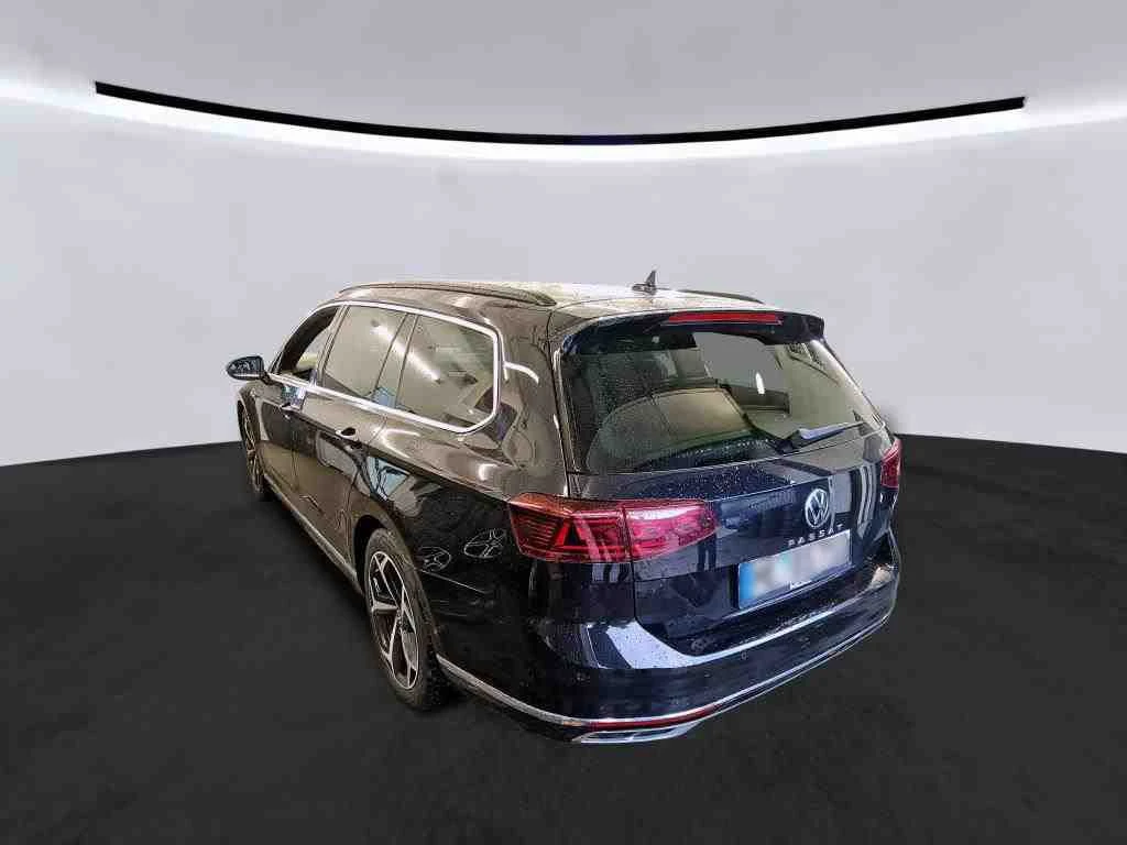 VW Passat 2.0 TDI R-Line Sportpaket DCC 200 коня - изображение 3